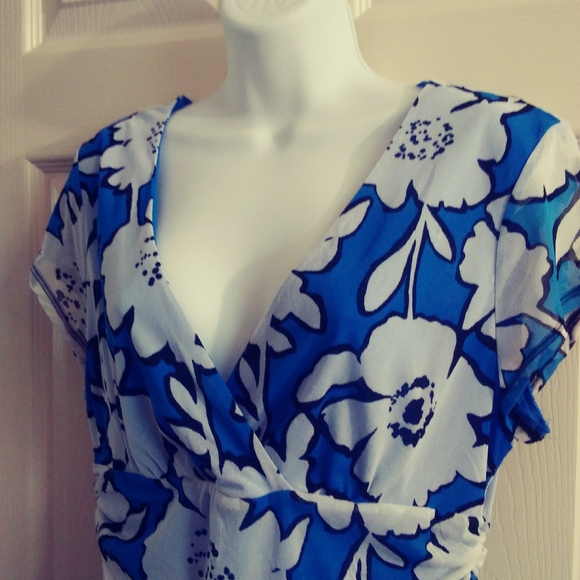 💙Blue Flower Blouse💙 - Picture 1 of 8